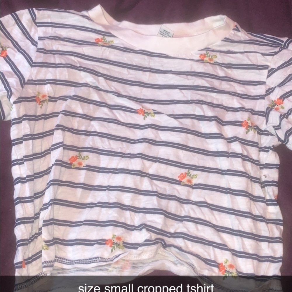size small cropped tee w flowers